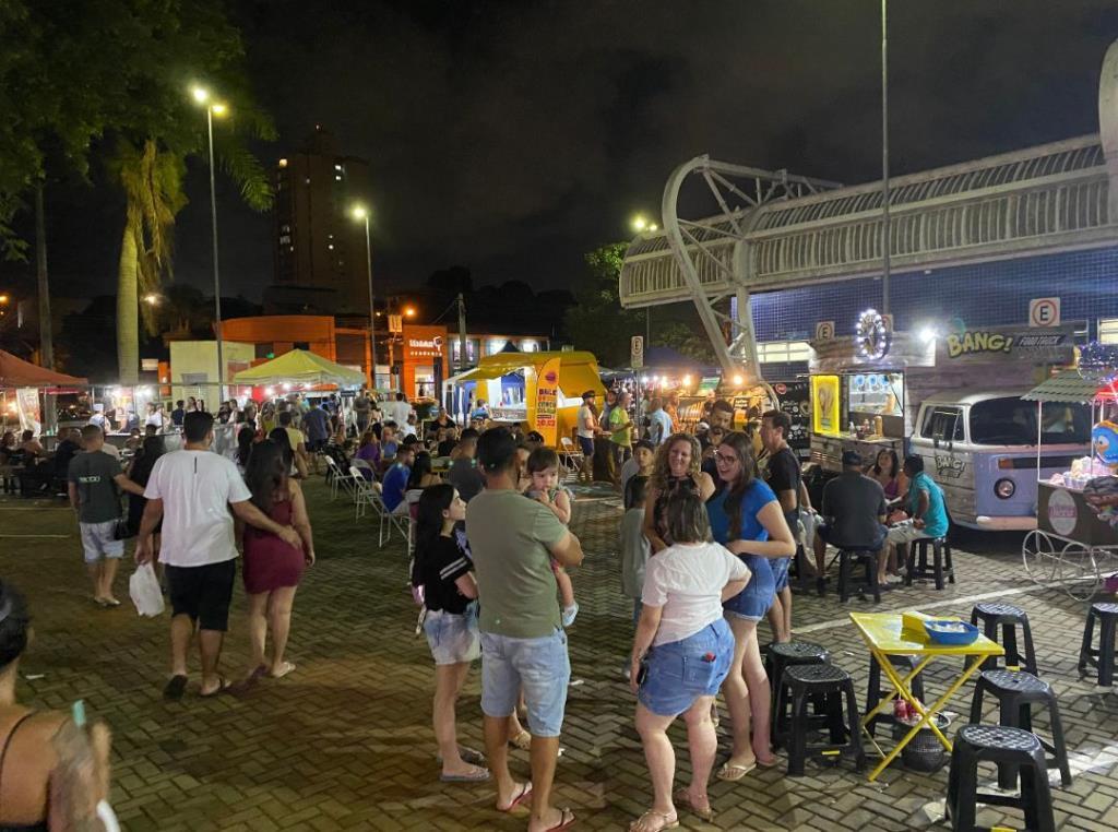 Feiras noturnas são opção de lazer neste feriado prolongado